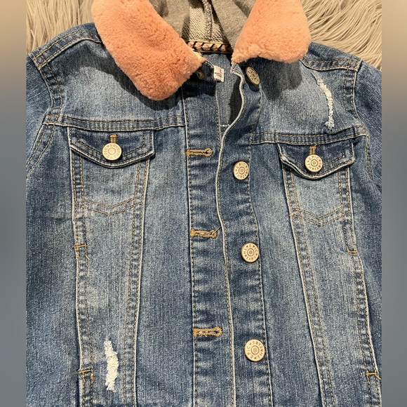 Denim jacket featuring pink faux fur collar and hood - Picture 2 of 4
